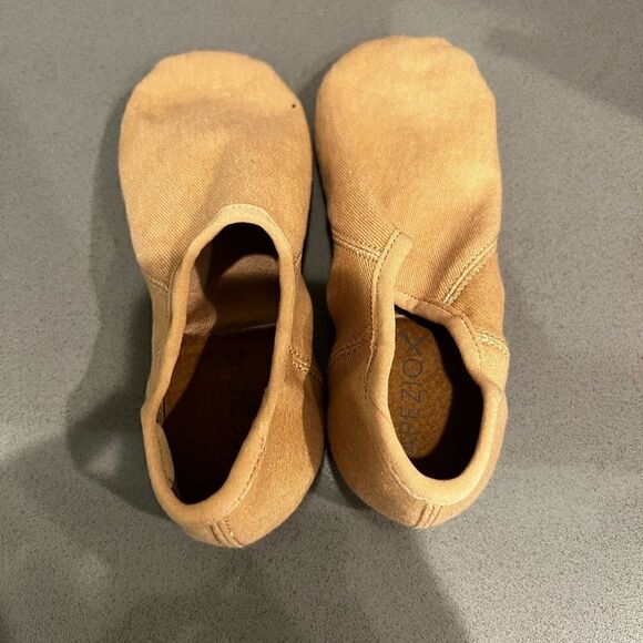 Kids' CAPEZIO Caramel Beige Slip On Shoe - Picture 1 of 8